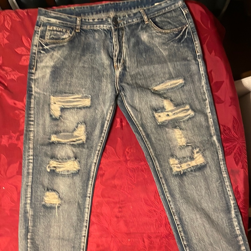 Men’s ripped jeans